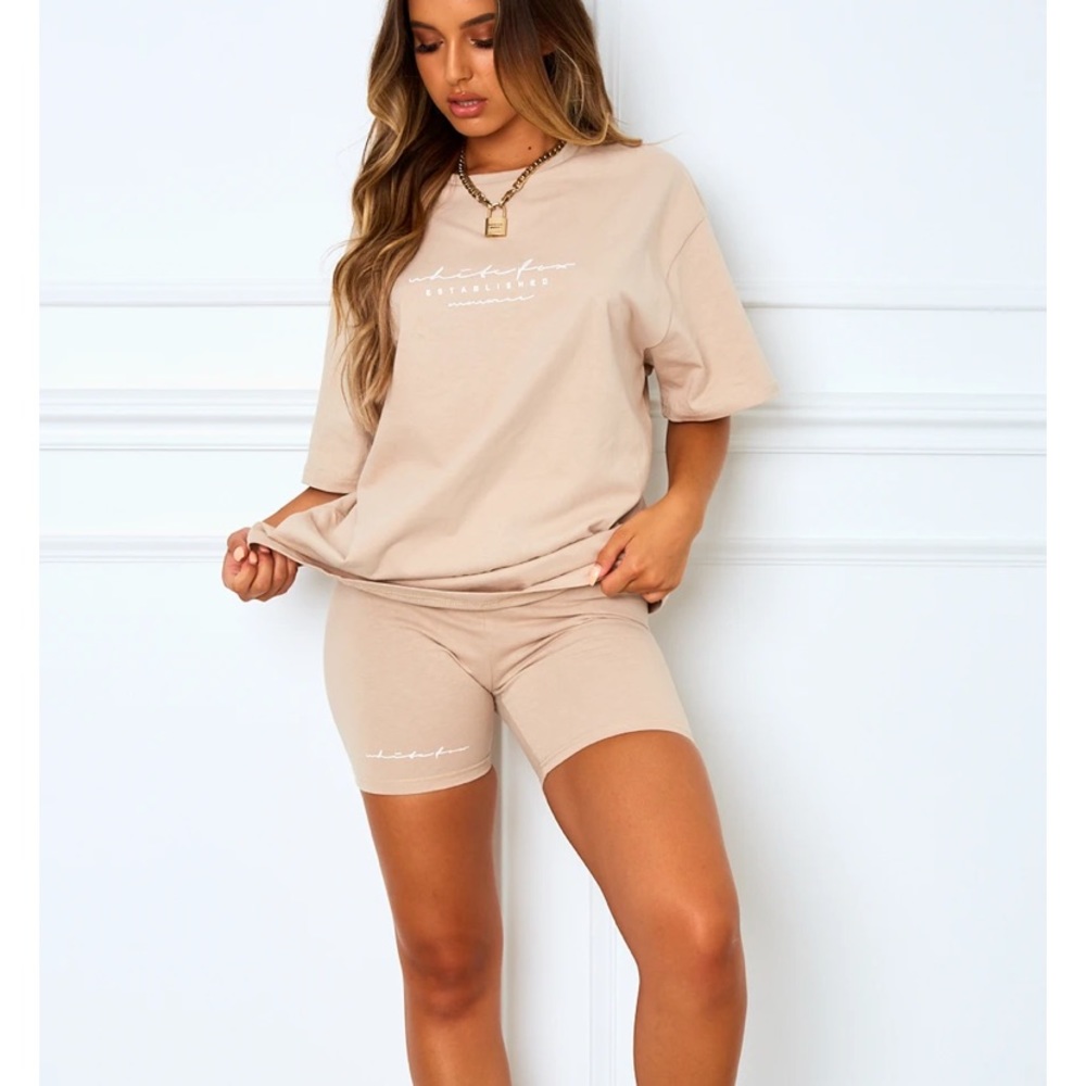 White fox signature biker shorts in sand